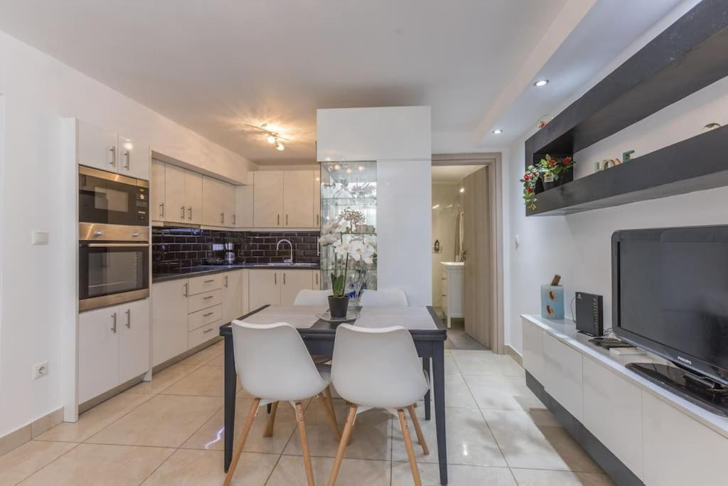 Seaside 2bd Varkiza